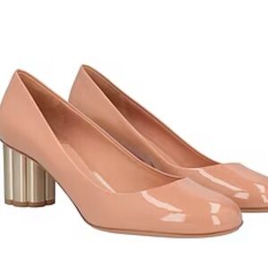 Gorgeous pumps. Never worn.